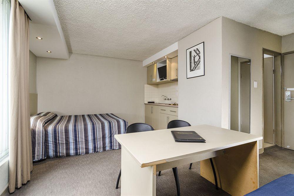 Parkville Place Serviced Apartments Мельбурн Экстерьер фото
